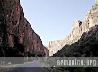 Video from the mountain road leading to the Noravank monastery.
